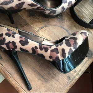 Carlos Santana faux fur leopard print  hi heels
